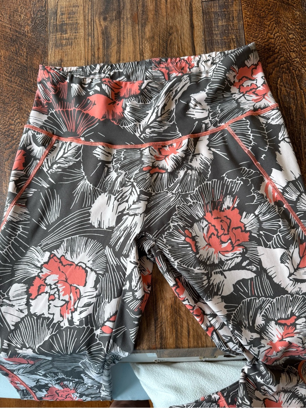 Natori Women’s Leggings High Rise Cropped Gray Coral Floral Size Large Athletic - Picture 3 of 6